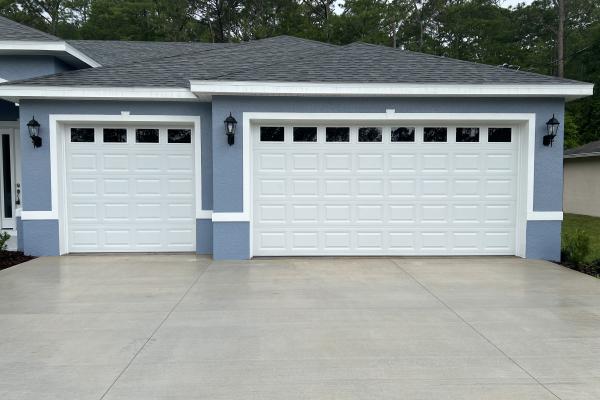 CHI Model 2250 in White with Plain Glass Top Section installed by ABS Garage Doors in Palm Coast, Florida