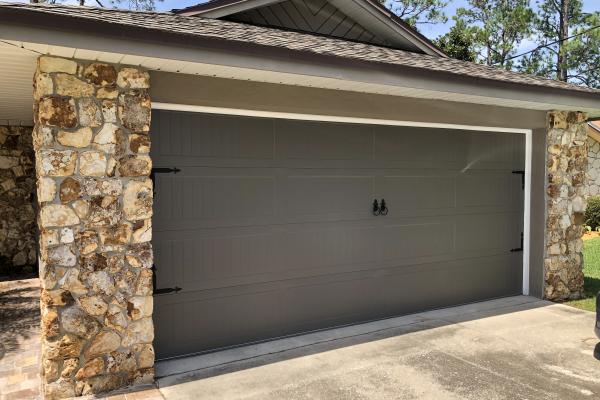 Customer wanted a different look for their garage door and chose a carriage stamp long panel in bronze color with barcelona 2 decorative hinges.