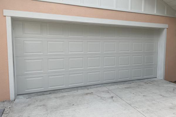 New construction home with a Raynor Buildmark Colonial style garage door. 