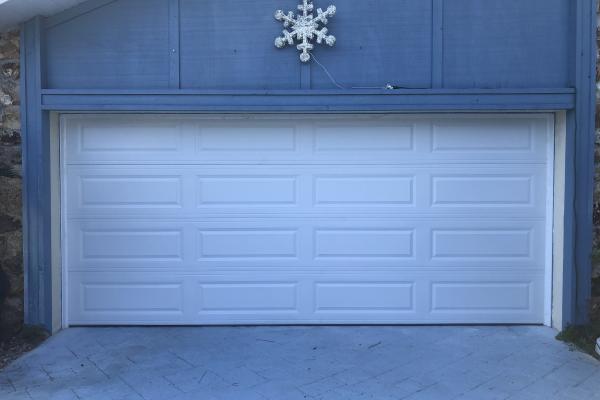 Homeowner wanted to freshen up the look of her house with a new garage door.