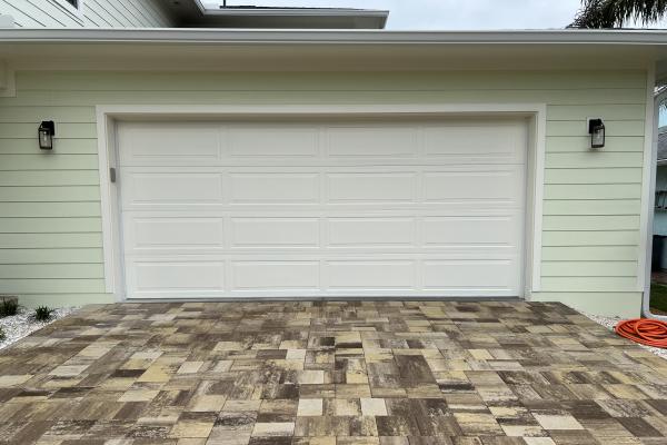 Raynor Garage Door in Raised Colonial Style installed by ABS Garage Doors in Flagler Beach, Florida.