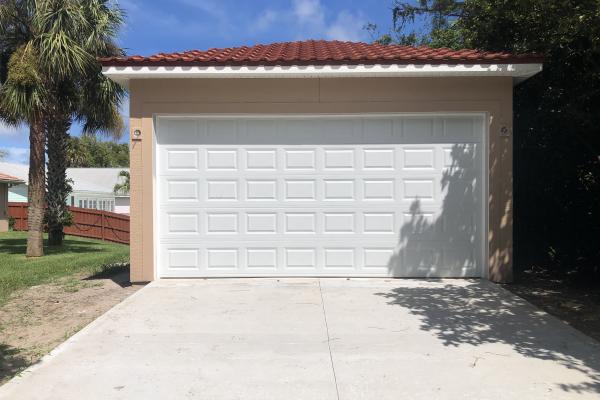 Customer wanted a durable garage door for a detached garage that would fit within budget. The CHI 2250 series was the perfect choice.
