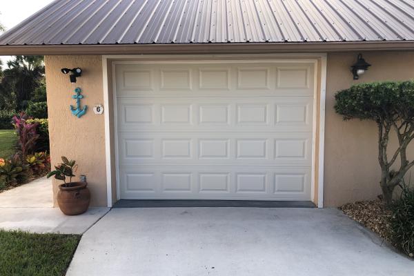 Long time customer wanted to freshen up the exterior of their home while keeping the same look. The CHI 2250 raised short panel garage door in almond color provided the desired look they were trying to achieve.