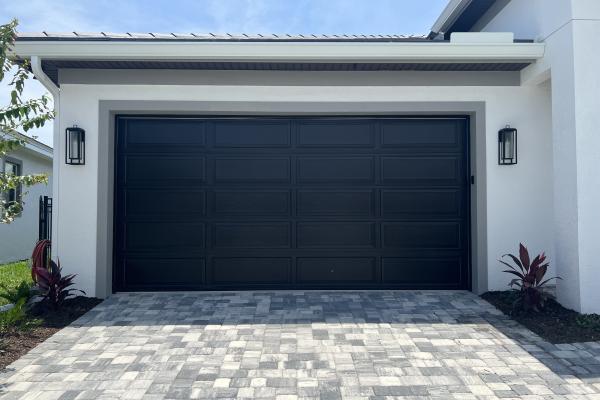 Raynor BuildMark in Raised Ranch style installed by ABS Garage Doors in Palm Coast, Florida