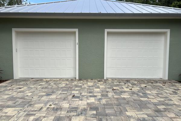 CHI model 2550 garage doors installed by ABS Garage Doors in Palm Coast, Florida